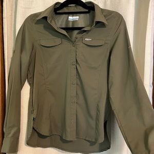 Woman’s XS Green Omni Shade Columbia Long sleeve top